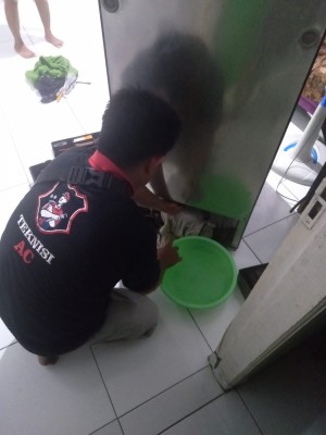 Service Kulkas Telukjambe Timur