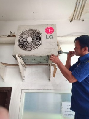 Jasa Cuci AC,Pasang AC,Bongkar Pasang AC Cengkareng Jakarta Barat