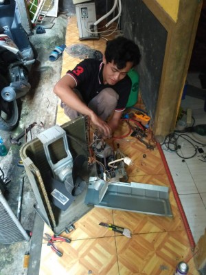 SERVICE AC SEMARANG
