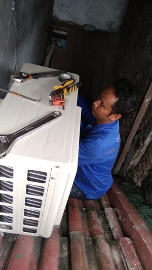 JASA SERVIS AC,PEMASANGAN AC,PERBAIKAN AC SURAKARTA