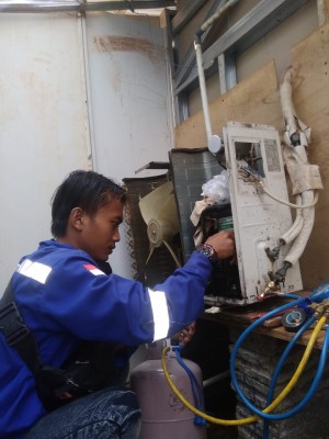 JASA SERVICE AC CIKUNIR
